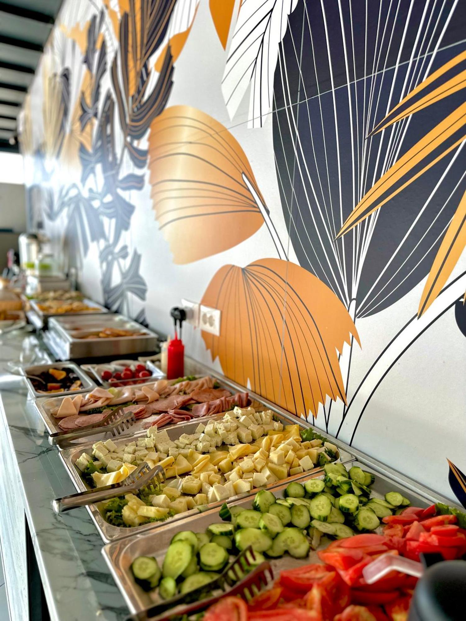 Mucobega Hotel 2 Sarandë Buitenkant foto