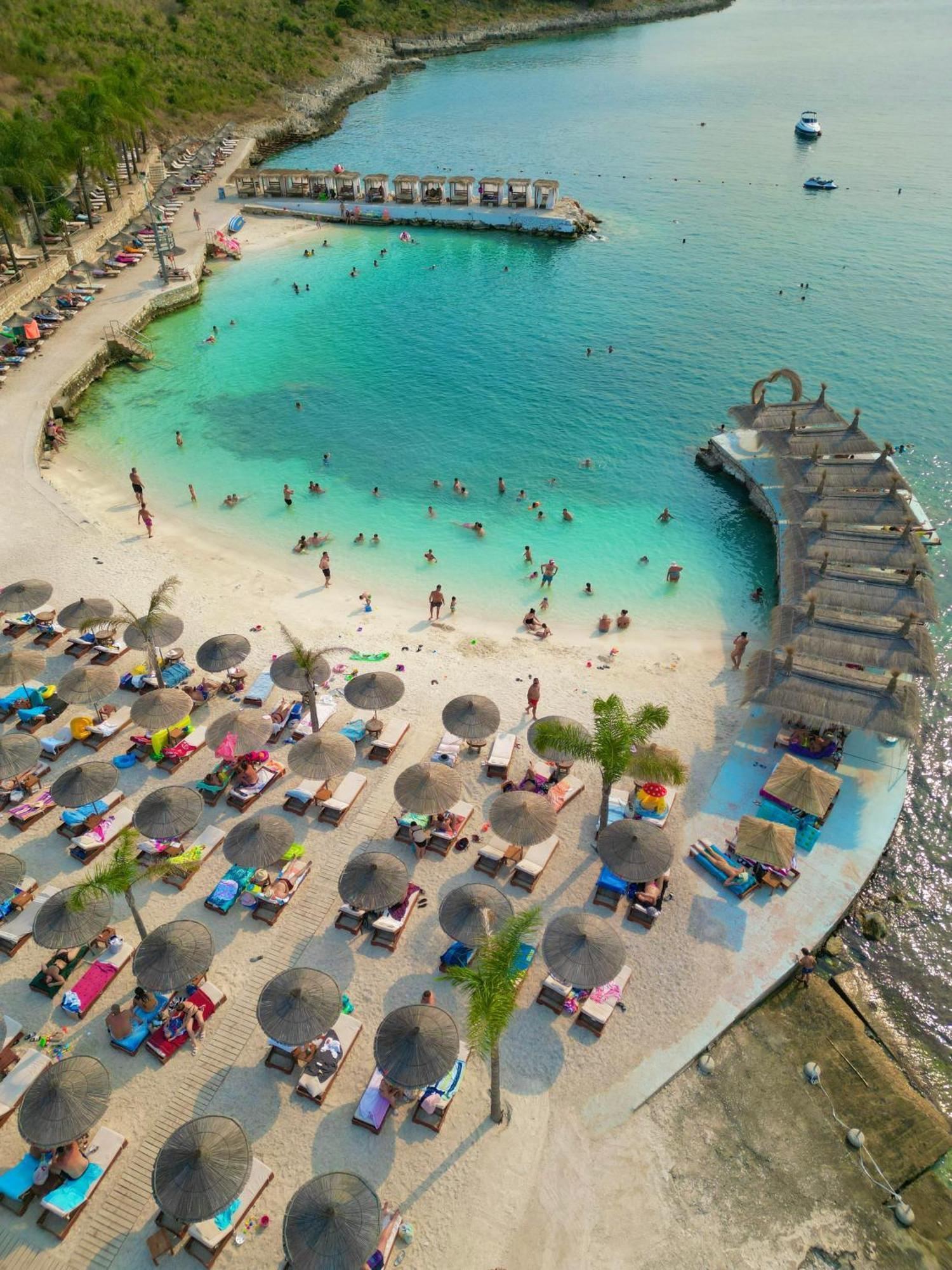 Mucobega Hotel 2 Sarandë Buitenkant foto