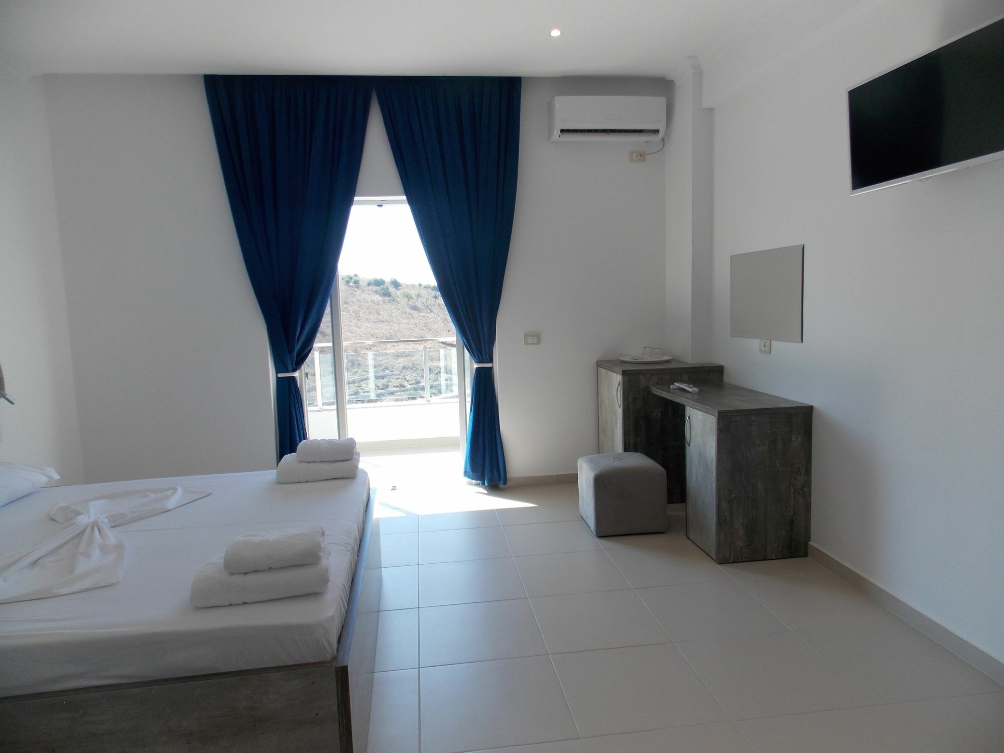 Mucobega Hotel 2 Sarandë Buitenkant foto