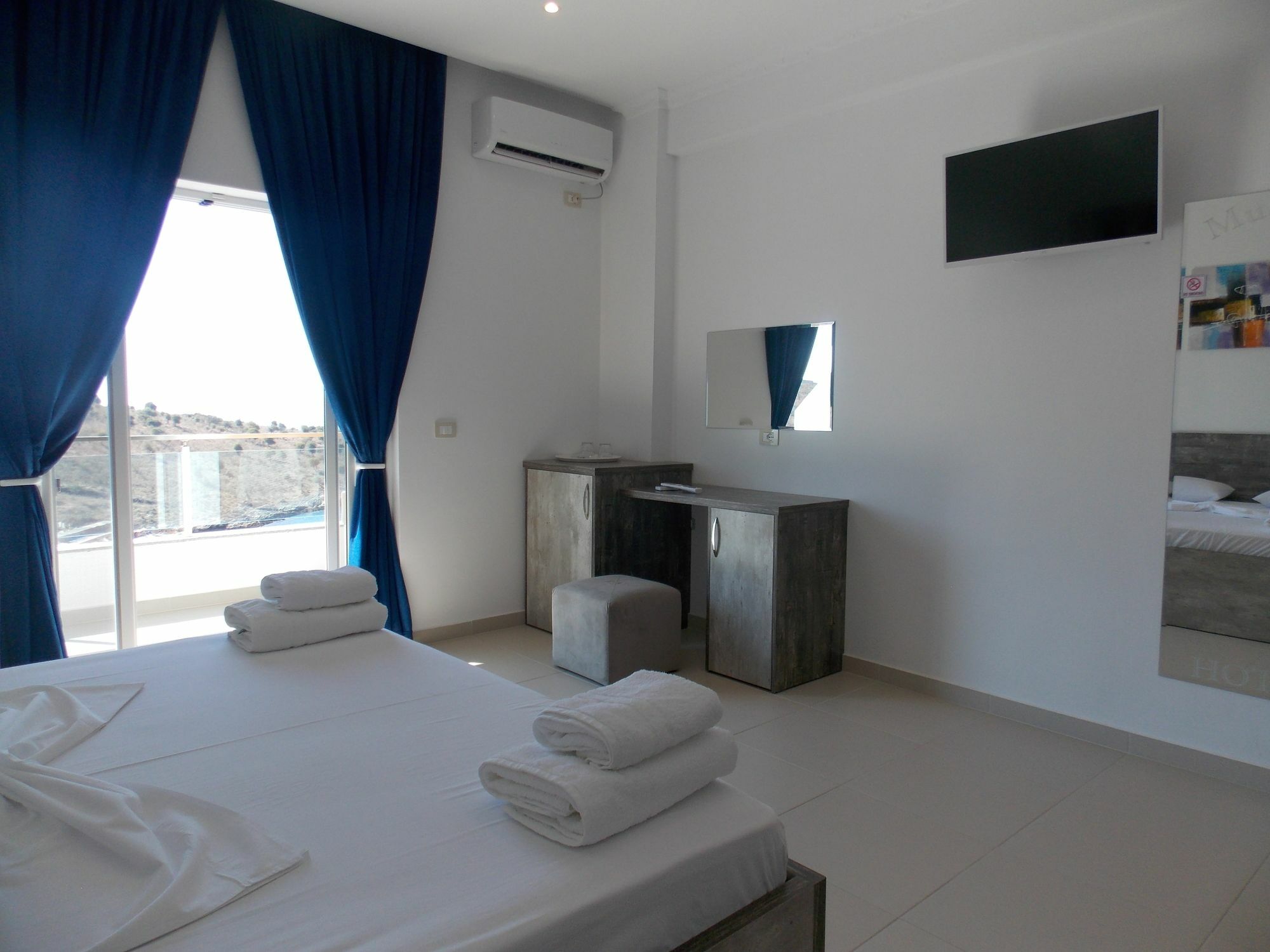 Mucobega Hotel 2 Sarandë Buitenkant foto