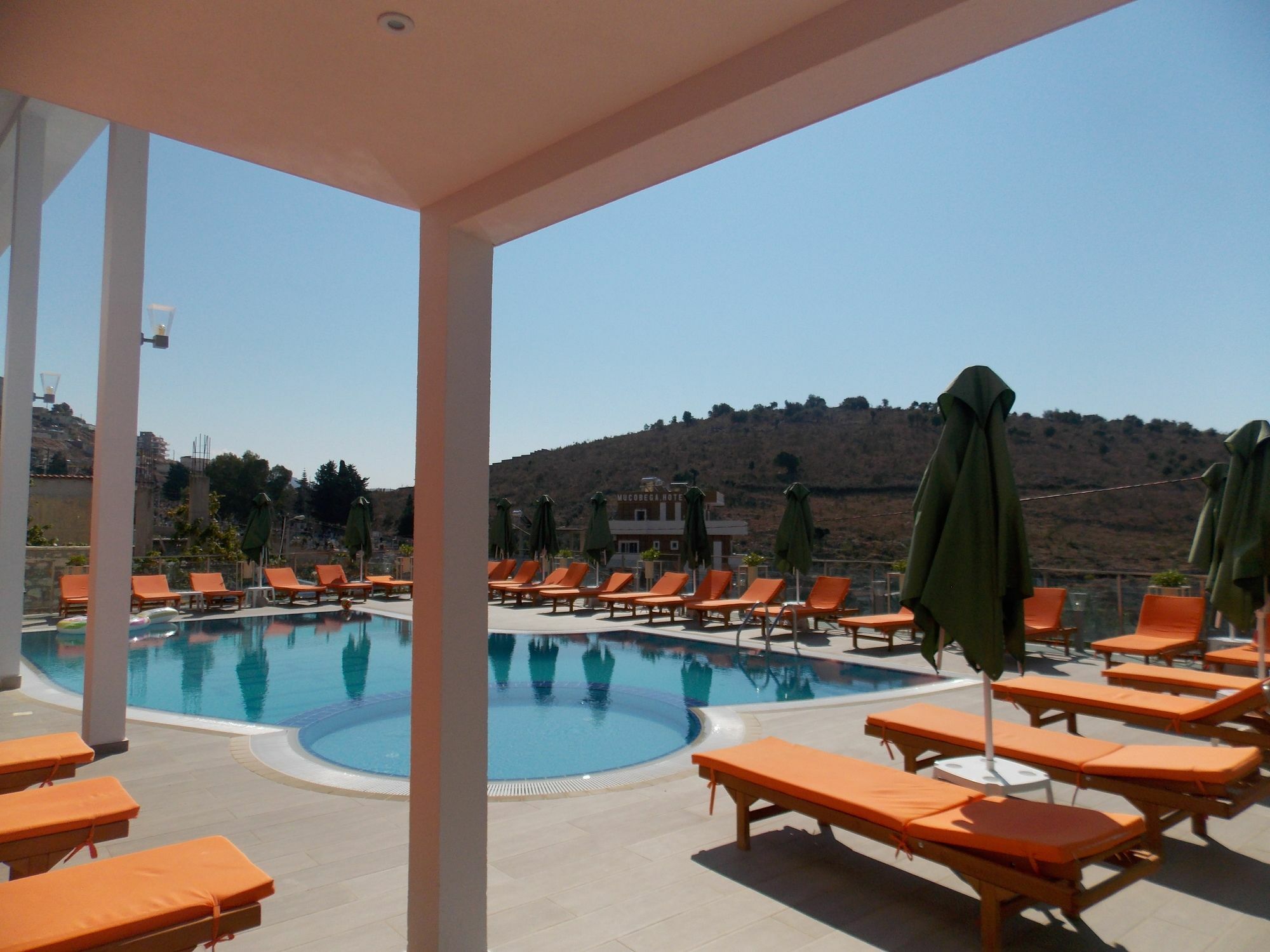 Mucobega Hotel 2 Sarandë Buitenkant foto